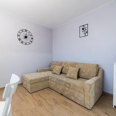 Apartment Debiec Pleasant *