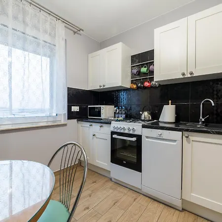 Debiec Pleasant Apartment