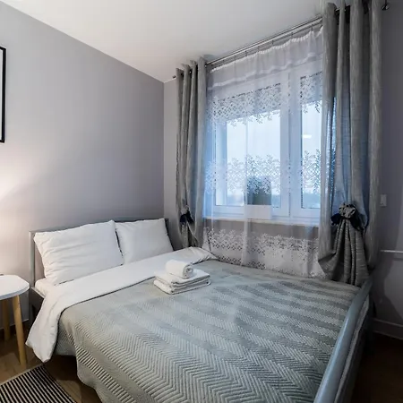 Debiec Pleasant Apartment *